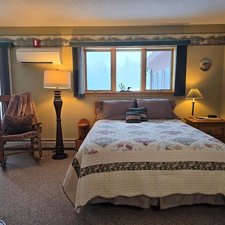 First Settlers Lodge Weston Екстер'єр фото